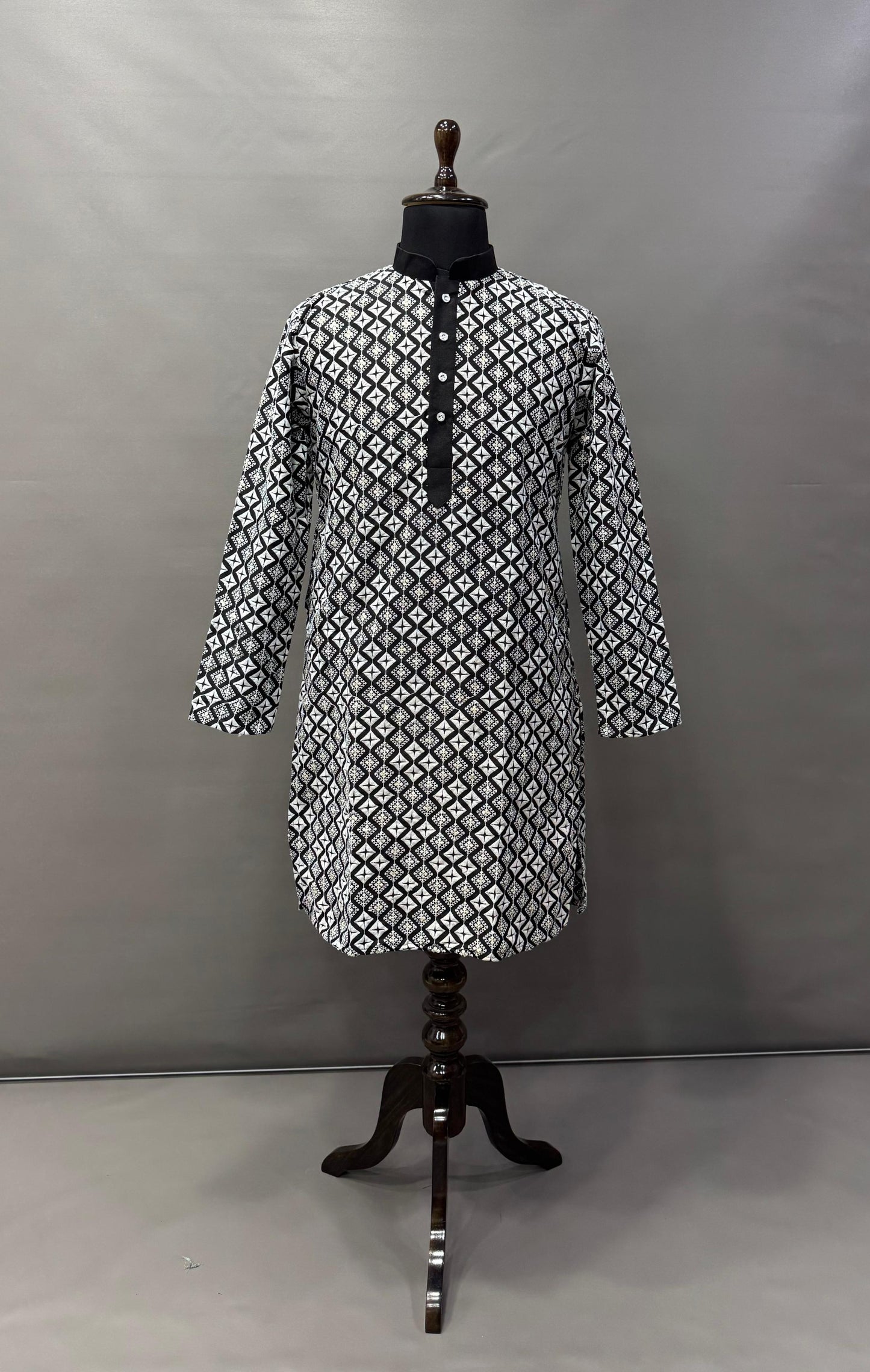 Beautiful designer lucknowi embroidery kurta pyjama