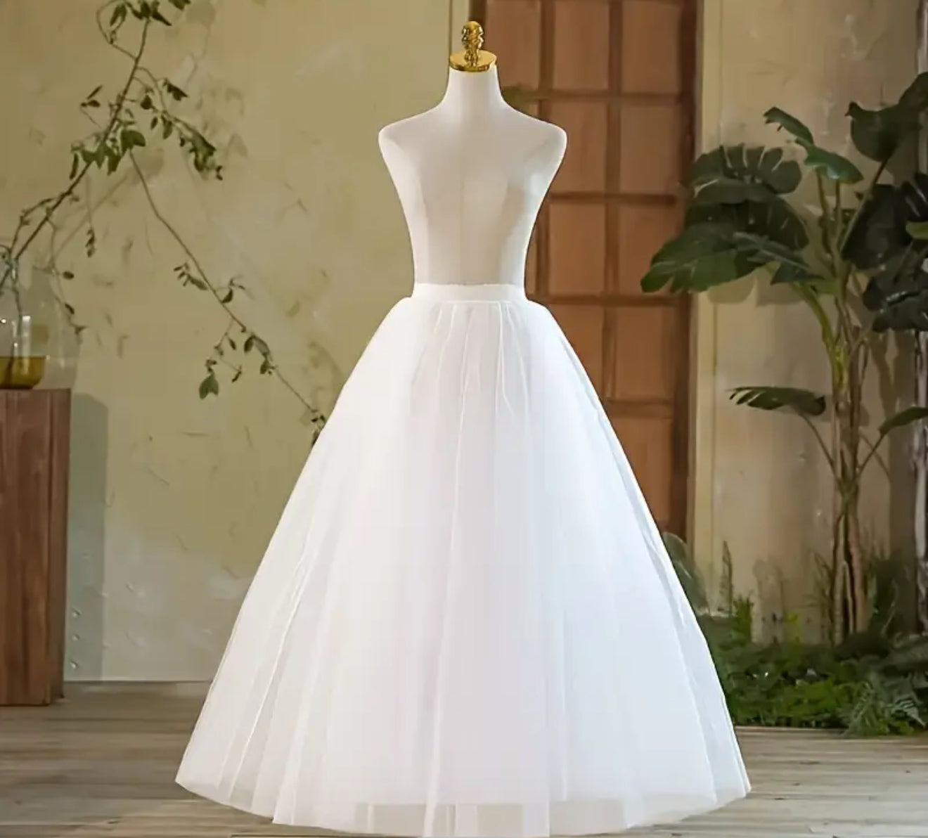 Beautiful can can under skirt