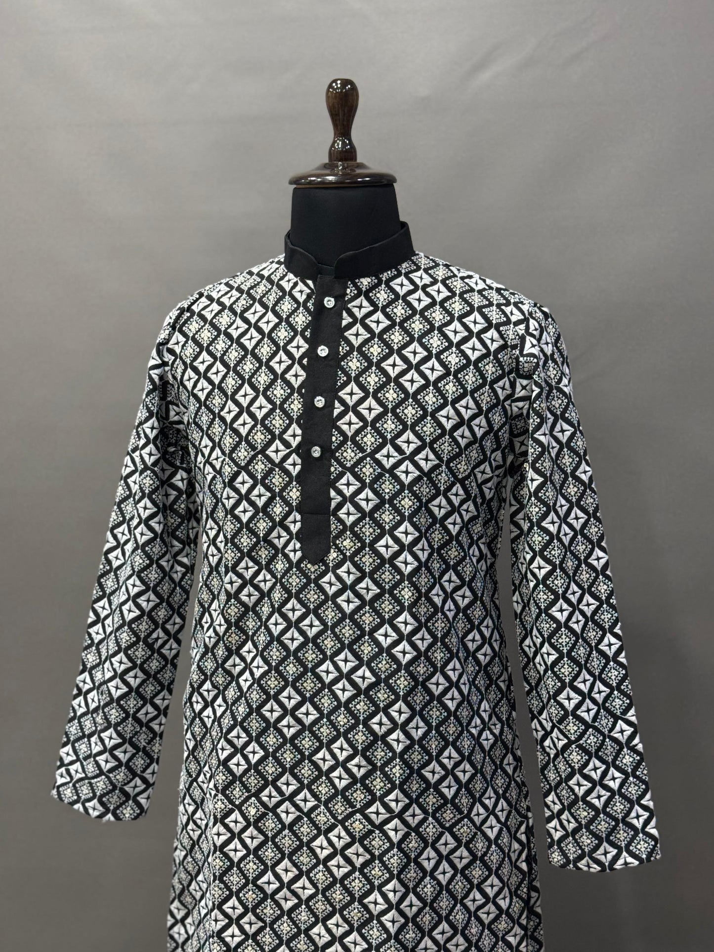 Beautiful designer lucknowi embroidery kurta pyjama