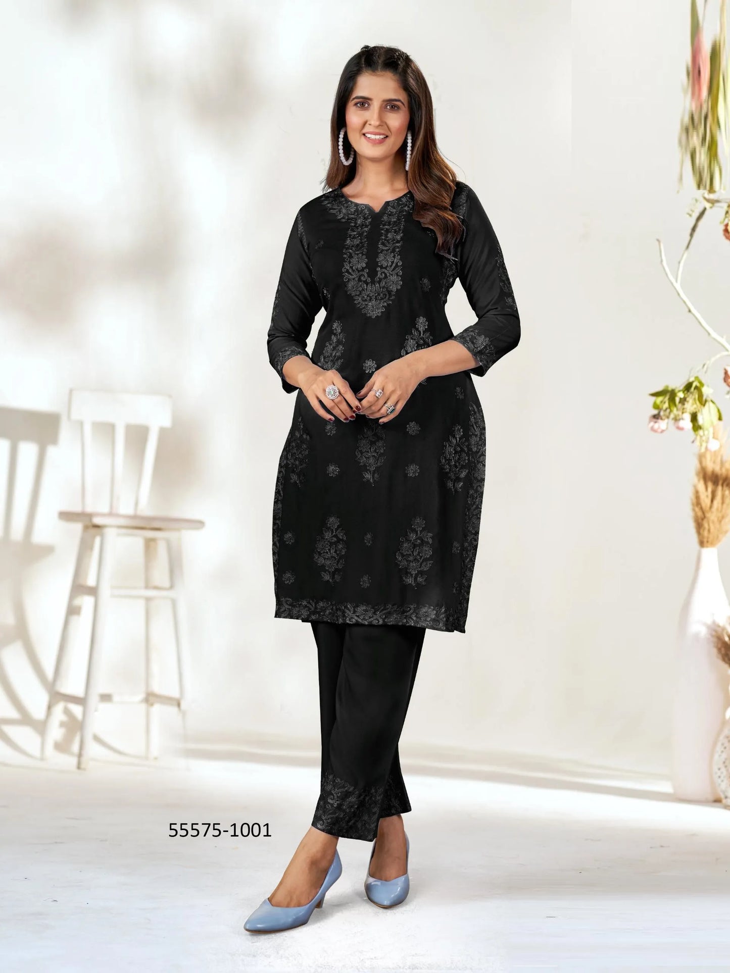 Beautiful designer lucknowi Embroidery Kurti with pants