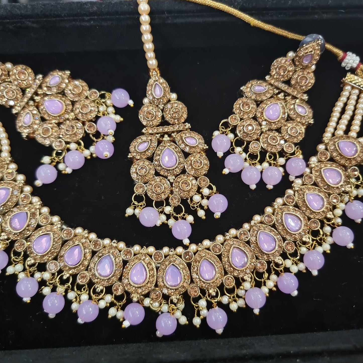 Beautiful necklace set with beads