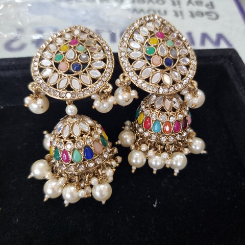 Beautiful necklace set with beads and mirror