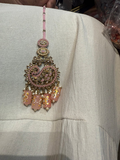 Beautiful designer bindi/tikka only