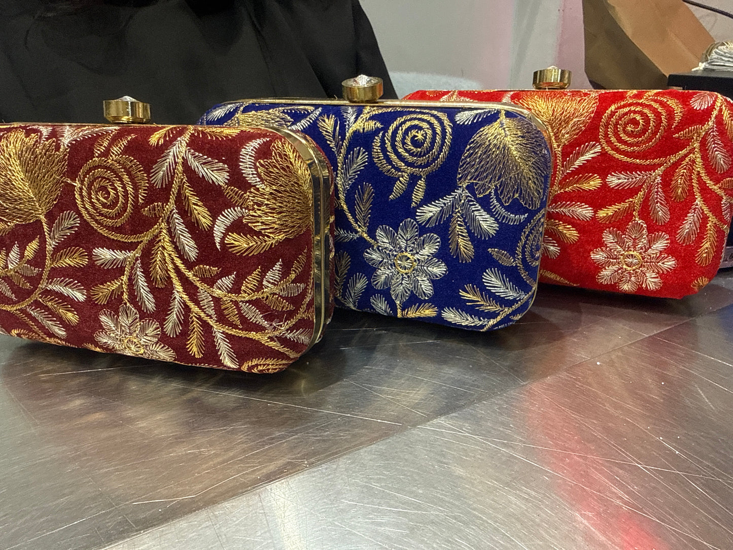 Beautiful designer  Women's Oval Frame Clutch | Detachable Sling Chain | Ladies Party Wedding Purse Bag