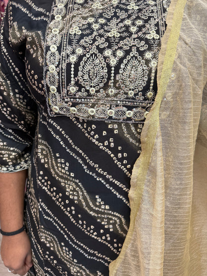 Beautiful designer straight Pakistan style suit