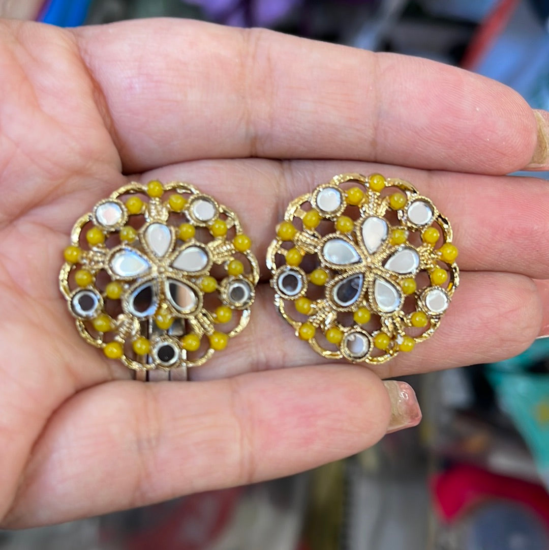 Beautiful designer studs earing