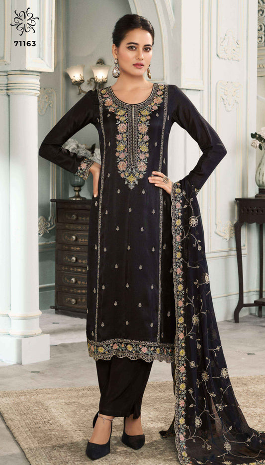 Beautiful designer Pakistani style suit