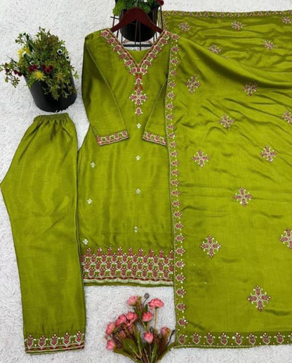 Beautiful designer Pakistani style suit