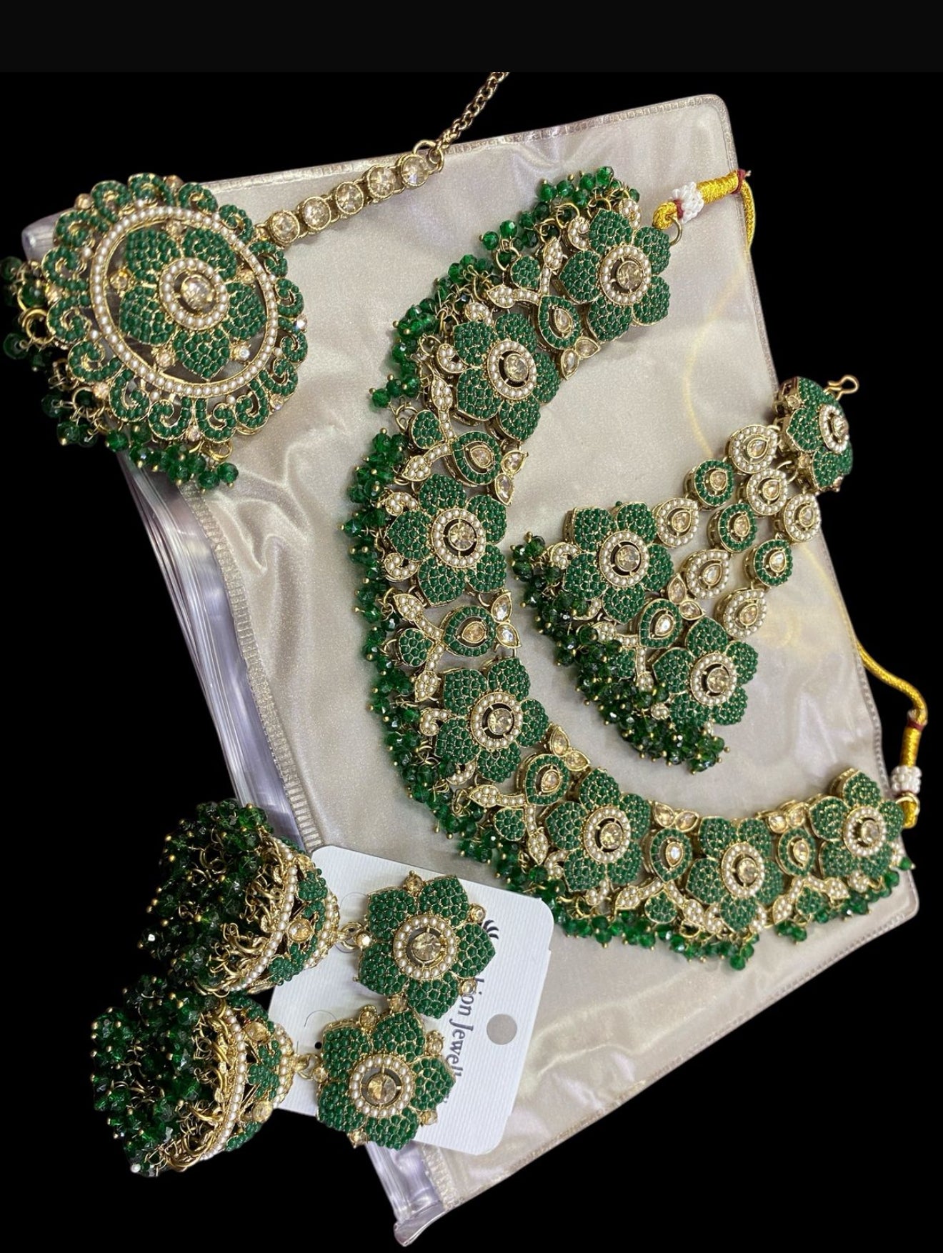 Beautiful designer Pakistani style necklace set with matching earrings bindi & passa