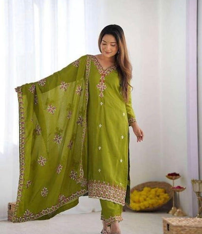 Beautiful designer Pakistani style suit