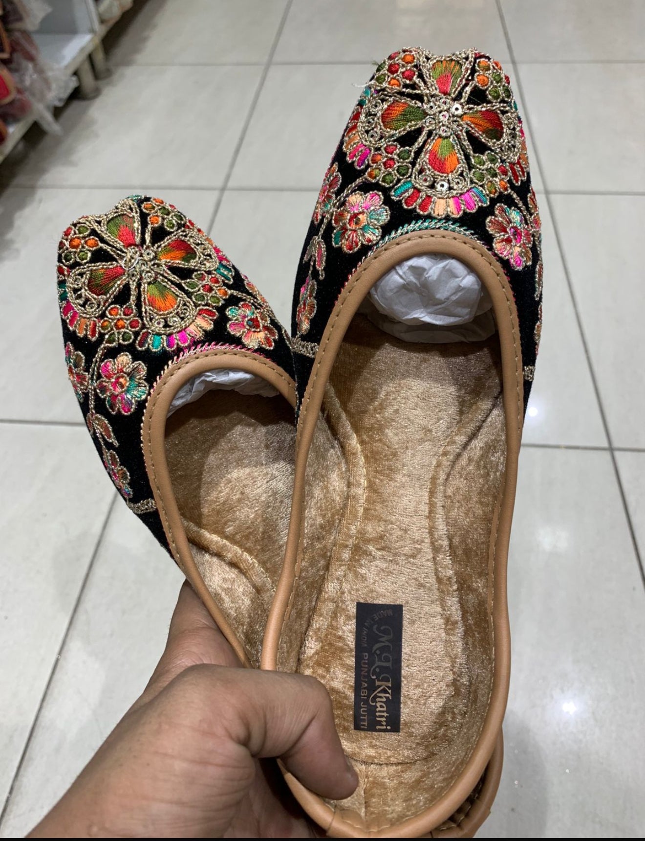 Beautiful designer jutti/shoes