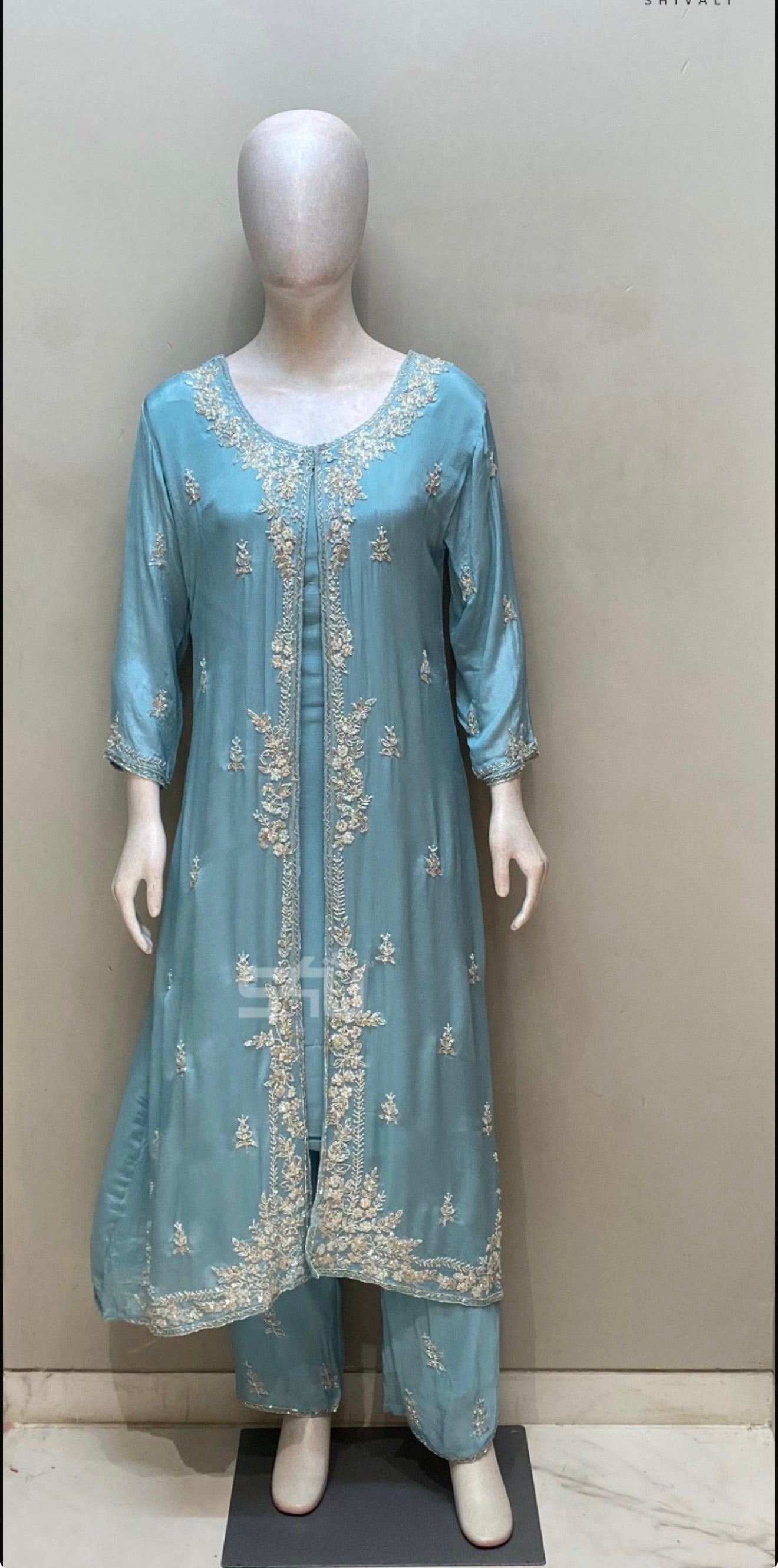 Beautiful designer shrug coord set