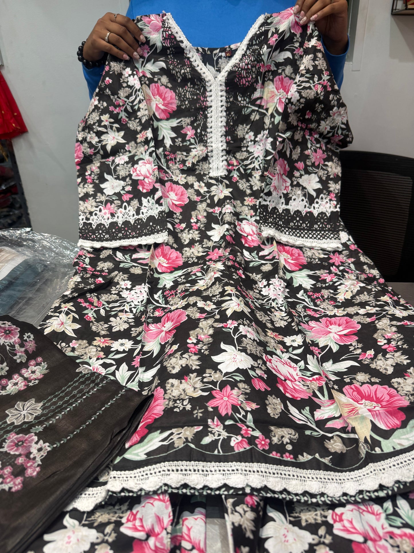 Beautiful designer Pakistani style suit