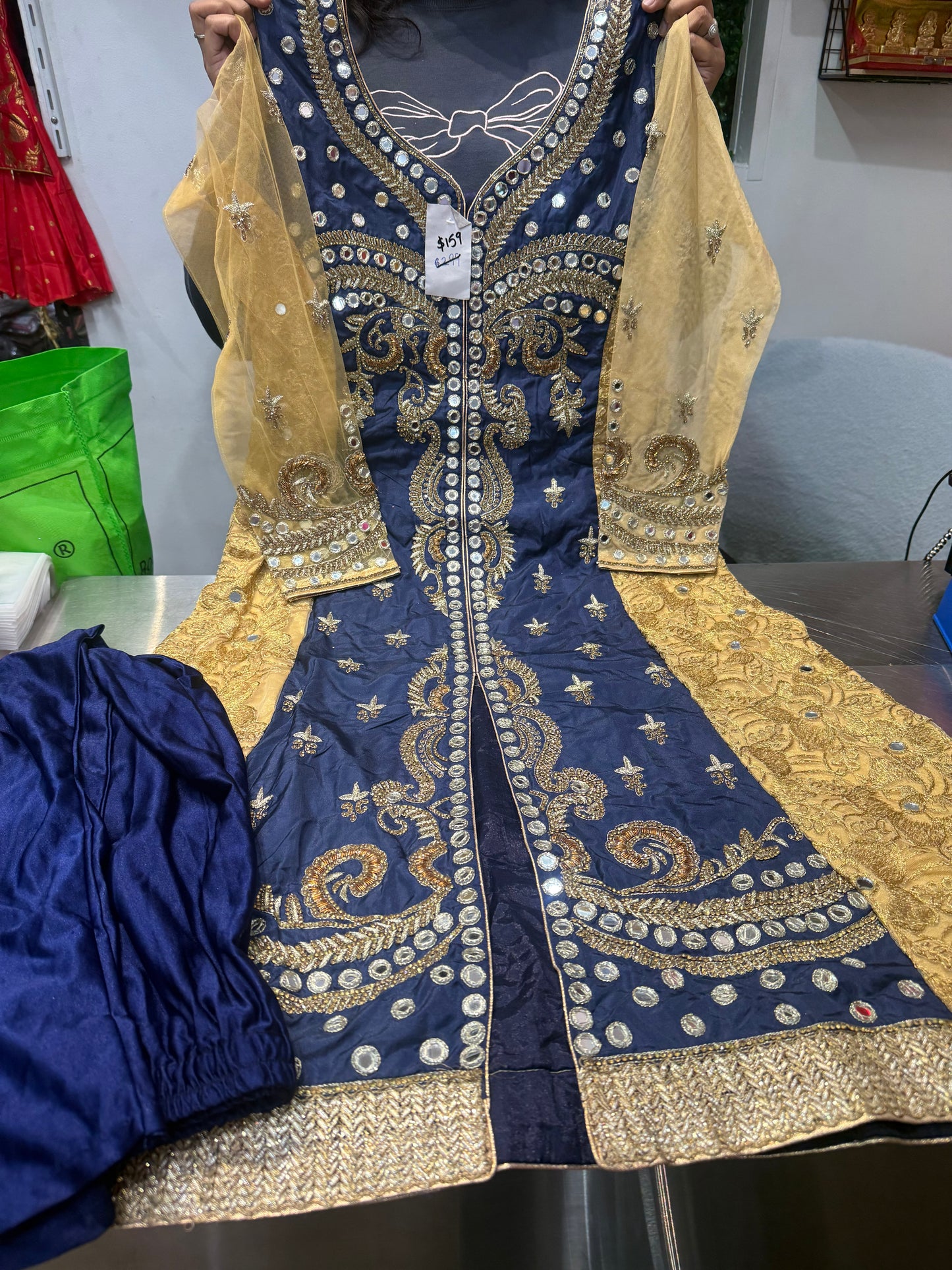 Beautiful designer 2 piece shirt with leggings