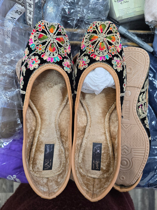Beautiful designer jutti/shoes