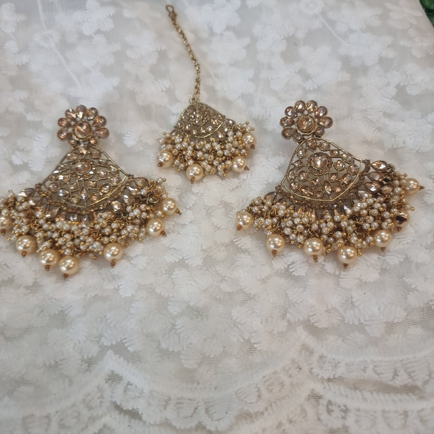 Beautiful designer earring with tikkah