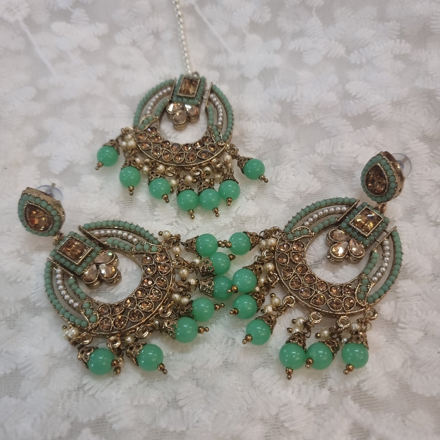 Beautiful designer earing with tikkah