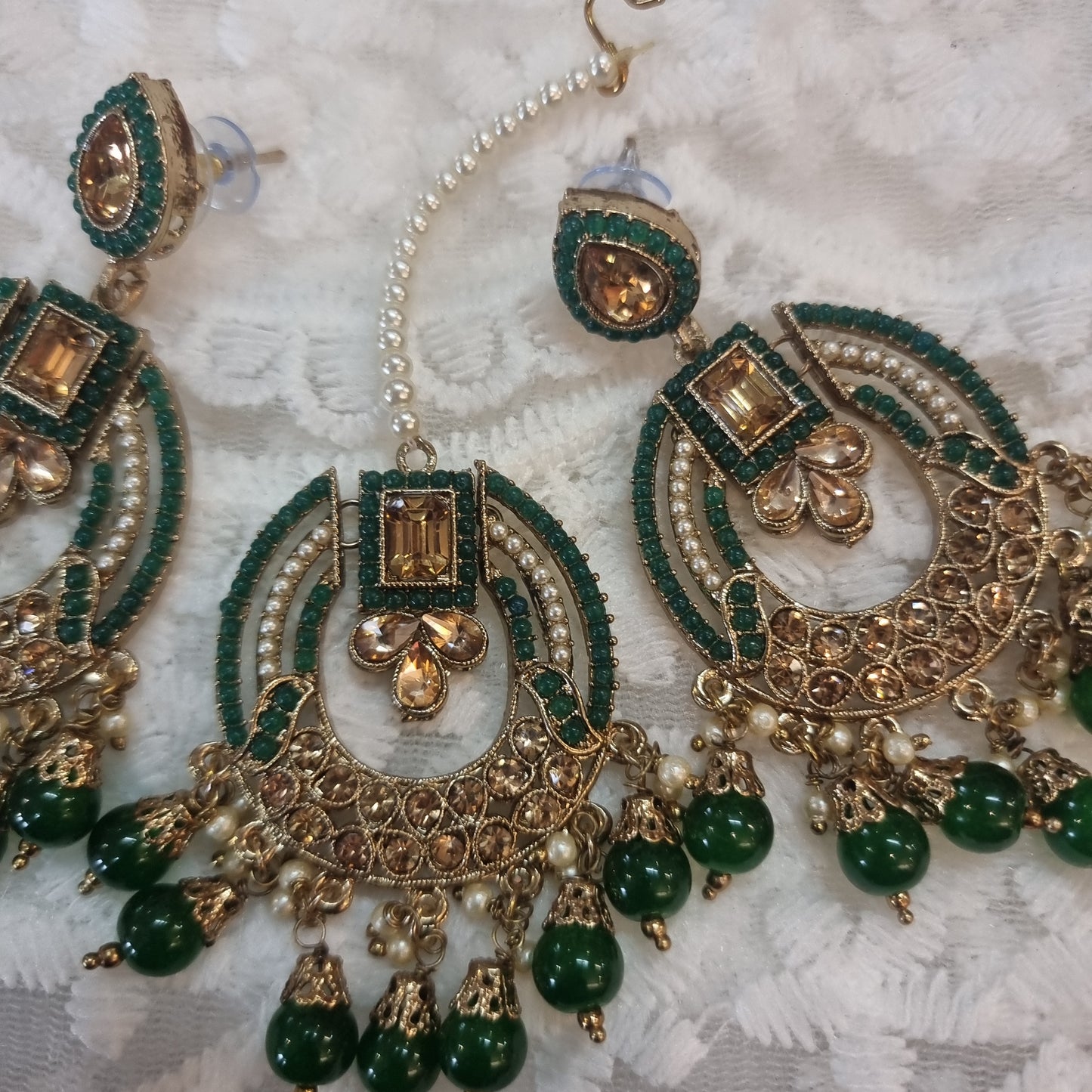 Beautiful designer earing with tikkah