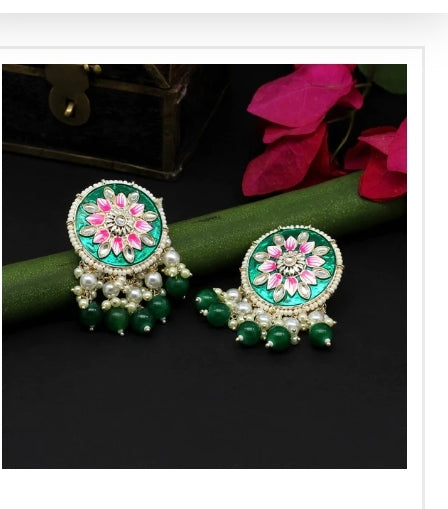 Beautiful designer stud earing