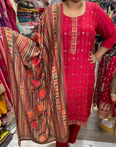 Beautiful designer ready to wear Pakistani style suit