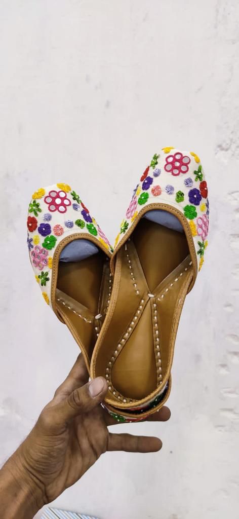 Beautiful designer jutti/shoes