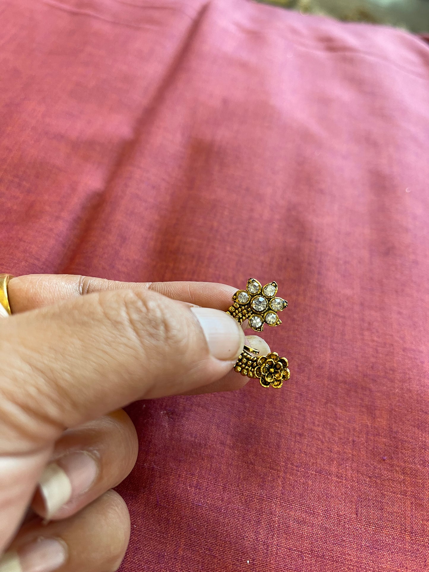 Beautiful designer Marathi style nose ring